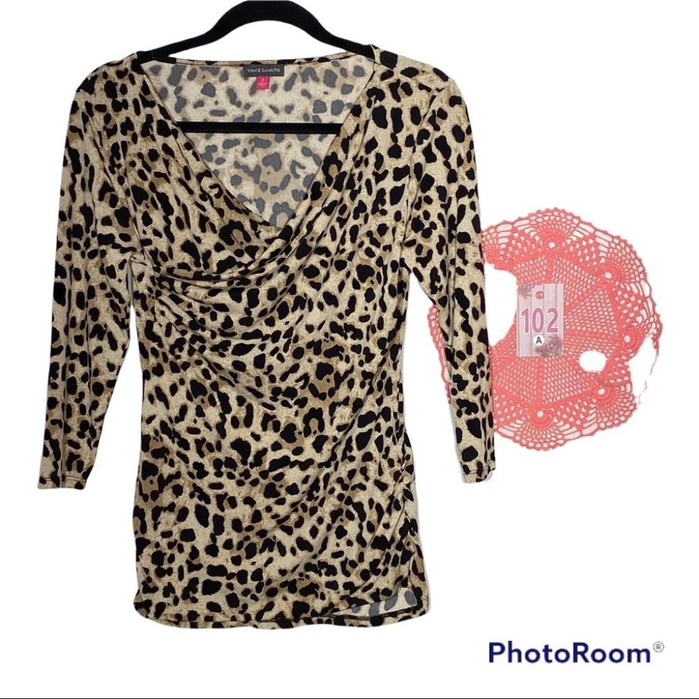 Vince Camuto Leopard Print  3/4 Sleeves Top